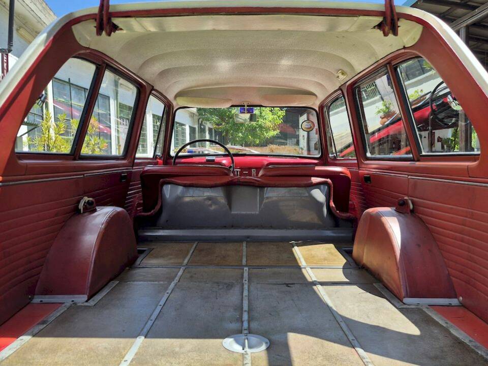 Image 51/63 of Ford Anglia (1965)
