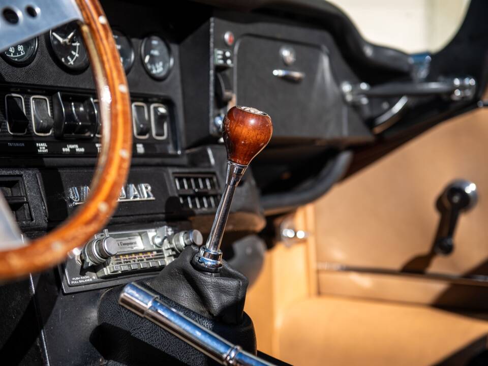 Bild 12/14 von Jaguar E-Type V12 (1974)