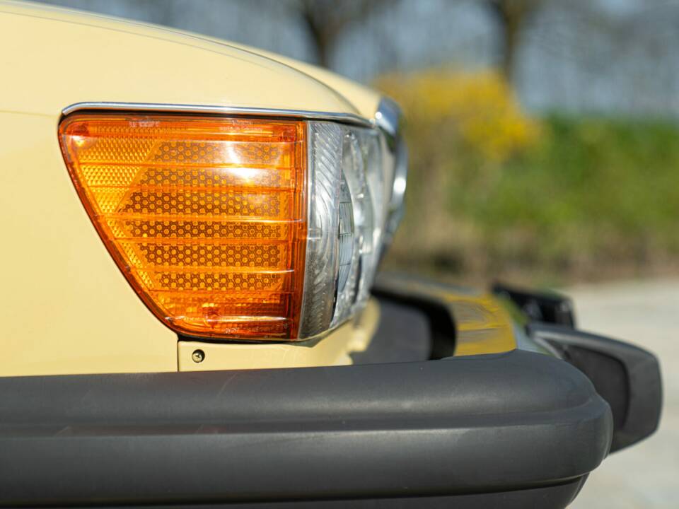 Image 13/50 of Mercedes-Benz 450 SL (1977)