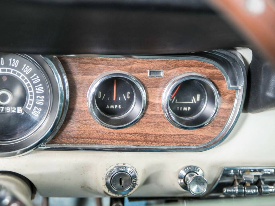 Image 23/50 of Ford Mustang 302 (1966)