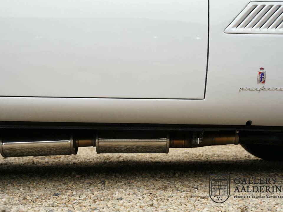 Afbeelding 43/50 van Ferrari 250 GTE (1964)