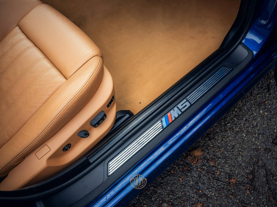 Image 25/50 of BMW M5 (2001)