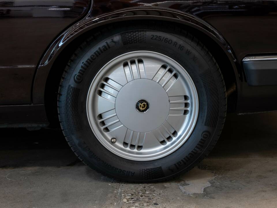 Image 7/30 of Jaguar XJ12 6.0 (1994)