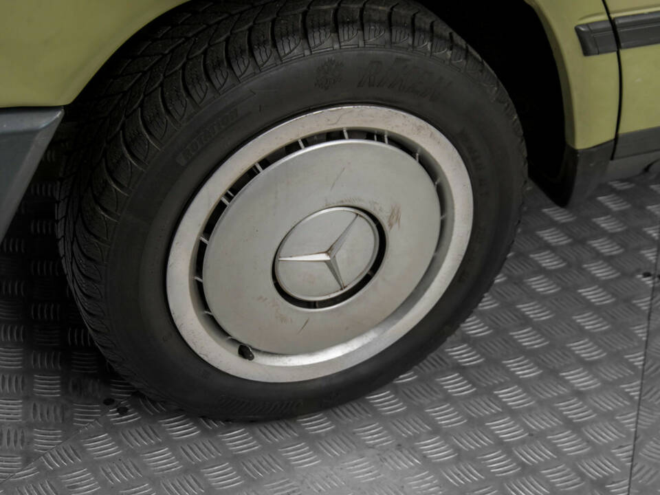 Image 34/50 of Mercedes-Benz 200 D (1986)