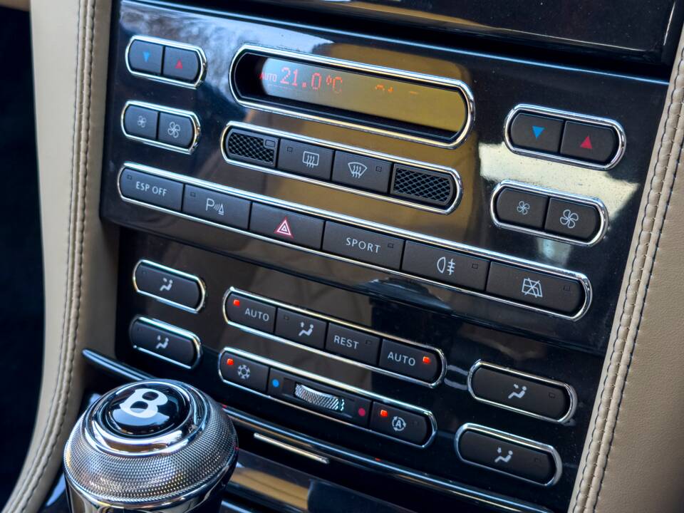 Image 17/25 of Bentley Brooklands (2008)