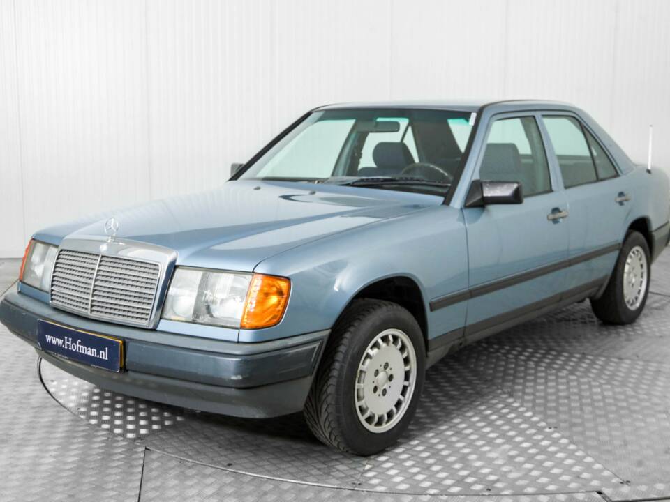 Bild 17/50 von Mercedes-Benz 230 E (1985)