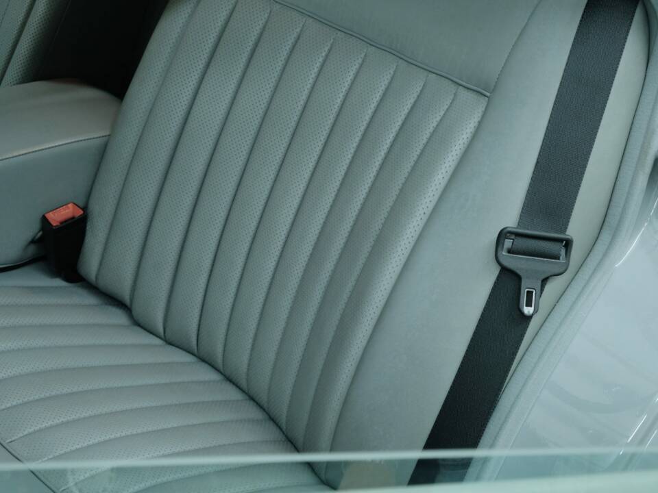 Bild 32/50 von Mercedes-Benz 300 SEL (1986)