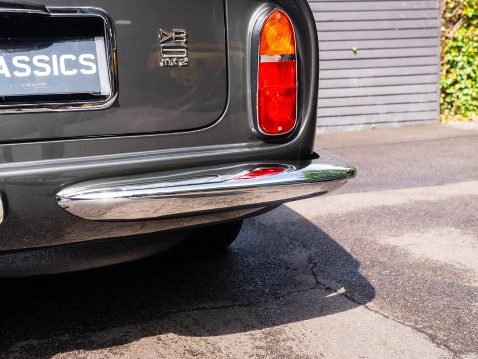 Imagen 3/49 de Aston Martin DB 6 Mk II (1970)