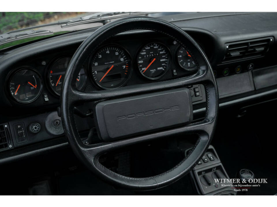 Image 18/28 de Porsche 911 Carrera 4 (1990)