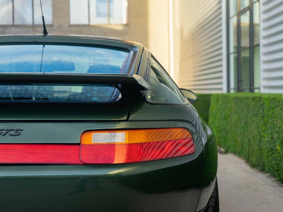 Afbeelding 22/46 van Porsche 928 GTS (1993)