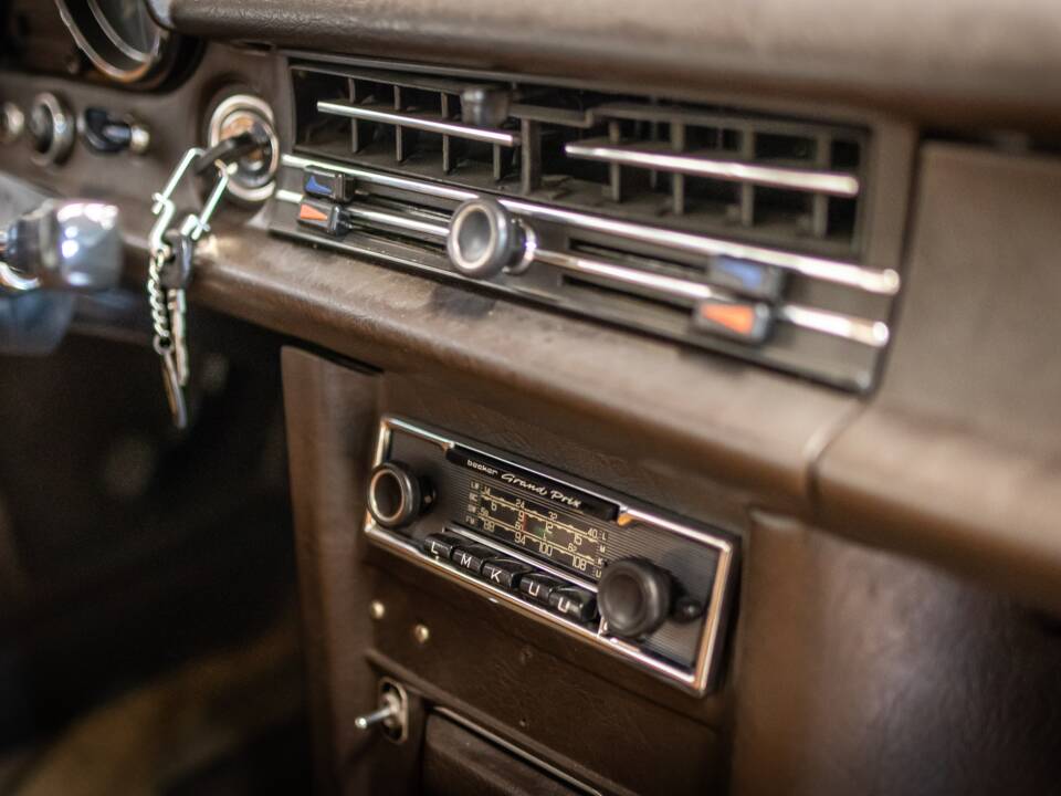 Afbeelding 12/19 van Mercedes-Benz 200 D (1968)