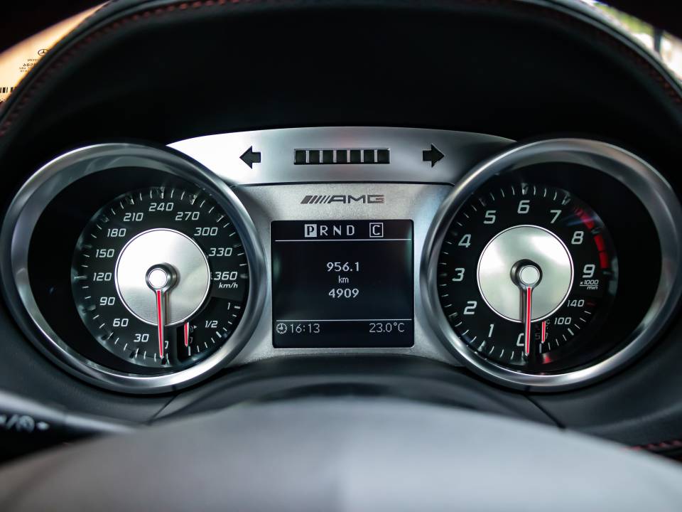 Imagen 18/50 de Mercedes-Benz SLS AMG GT (2014)
