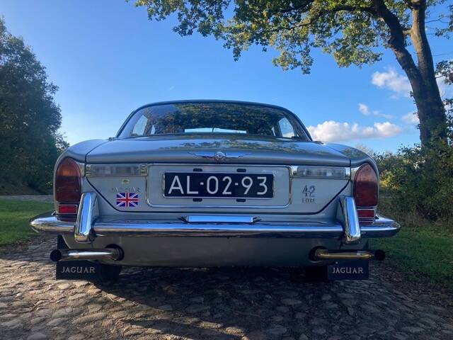 Image 37/60 of Jaguar XJ 6 4.2 (1972)