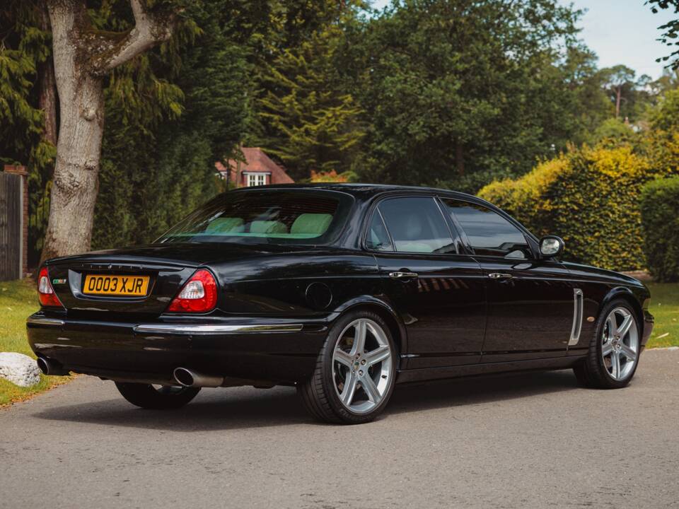 Image 3/48 of Jaguar XJR (2006)