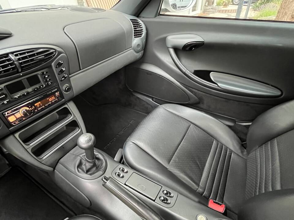 Image 17/49 of Porsche Boxster (1998)