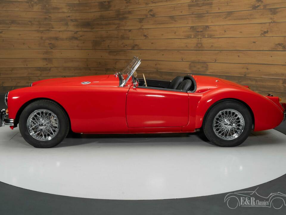 Image 7/8 of MG MGA 1600 (1960)