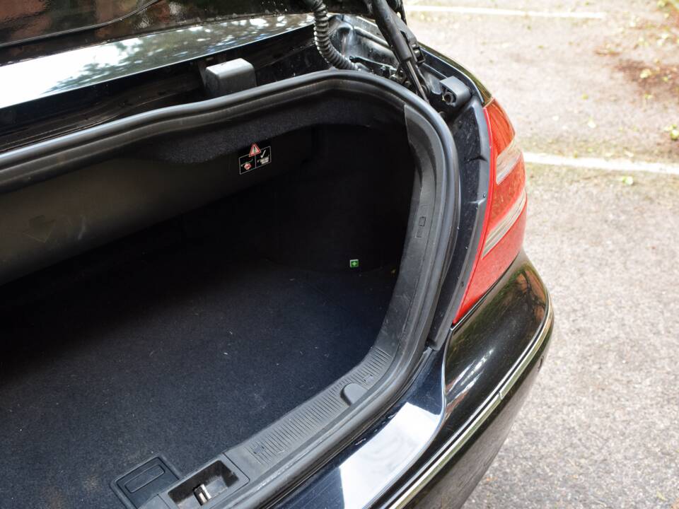 Image 47/49 of Mercedes-Benz CLK 500 (2004)