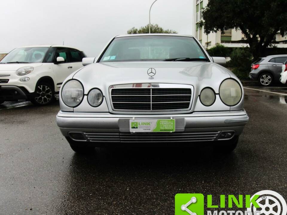 Imagen 3/4 de Mercedes-Benz E 200 (1997)