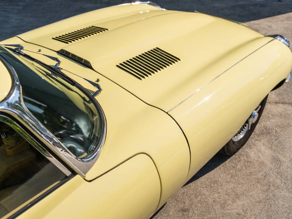 Image 36/78 de Jaguar E-Type (1969)