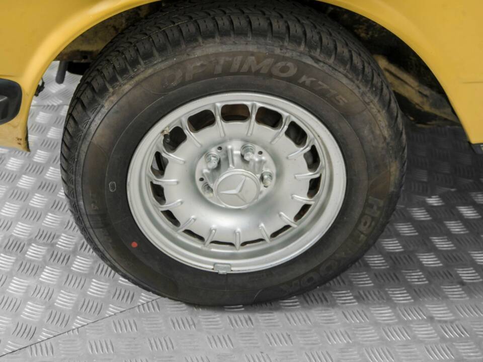Bild 23/50 von Mercedes-Benz 300 TD Turbodiesel (1981)