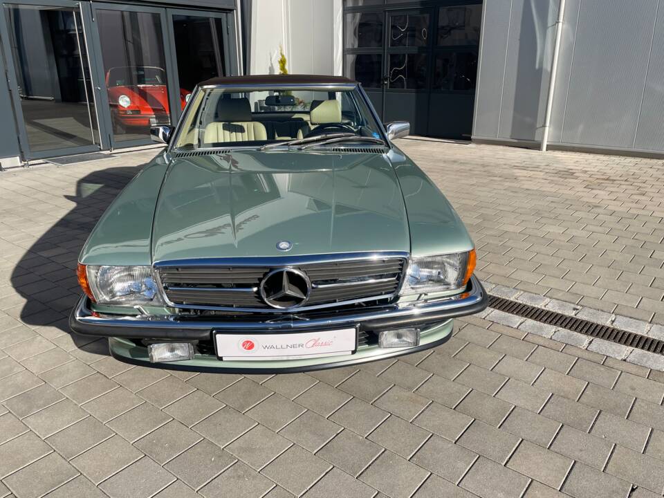 Afbeelding 3/31 van Mercedes-Benz 500 SL (1987)