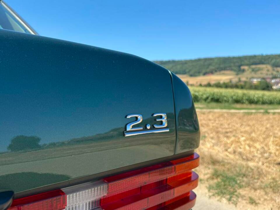 Bild 19/21 von Mercedes-Benz 190 E 2.3 (1991)