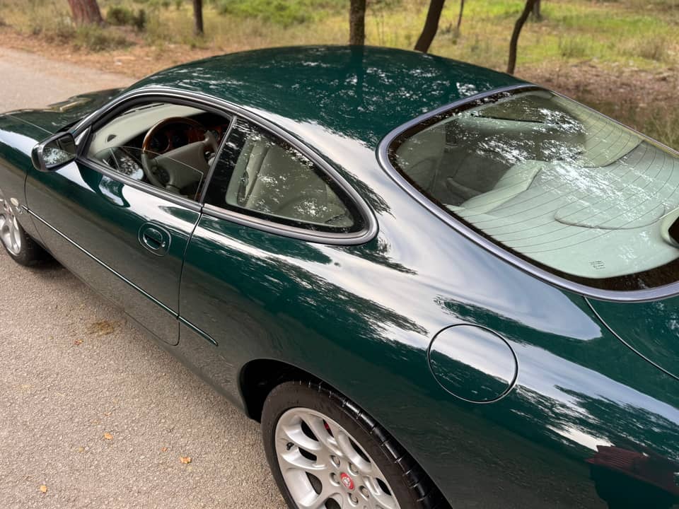 Image 11/40 de Jaguar XKR (1998)