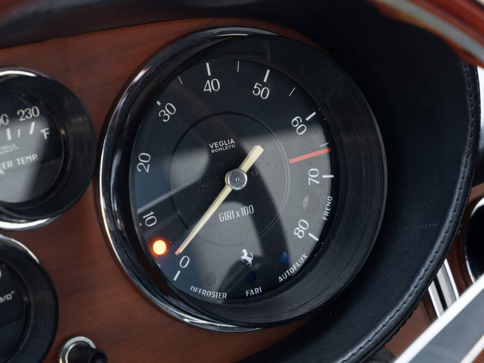 Image 34/69 of Ferrari 365 GT 2+2 (1969)