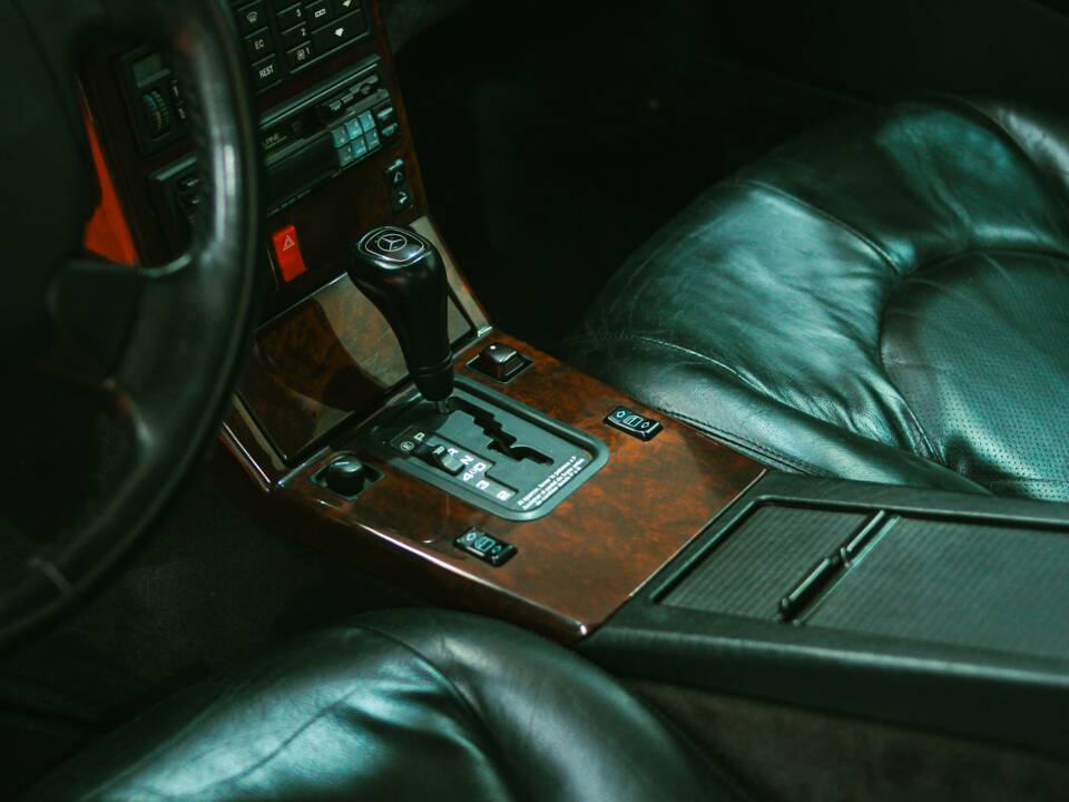 Image 39/50 of Mercedes-Benz SL 320 (1995)
