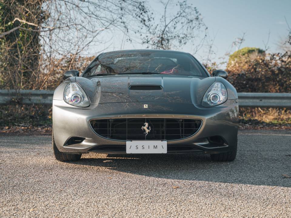 Imagen 3/69 de Ferrari California (2011)