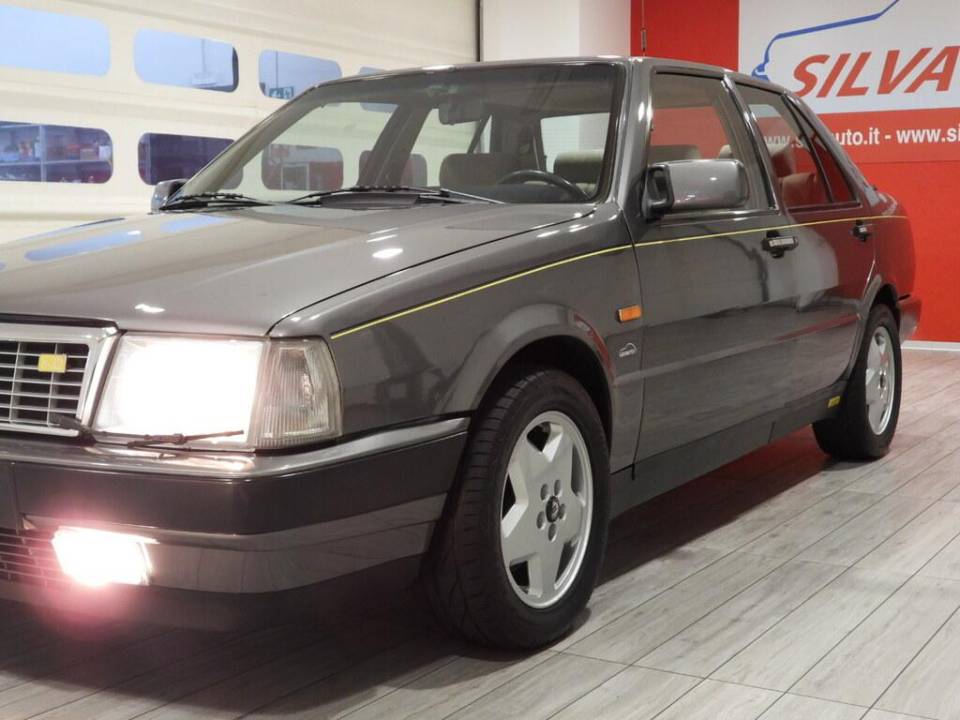 Image 12/14 of Lancia Thema 8.32 (1987)