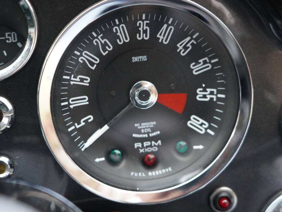 Image 21/22 de Aston Martin DB 6 Mk II (1970)