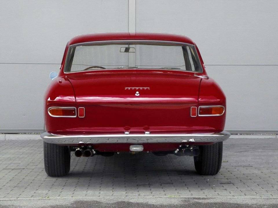 Image 4/20 de Ferrari 330 GT 2+2 (1964)
