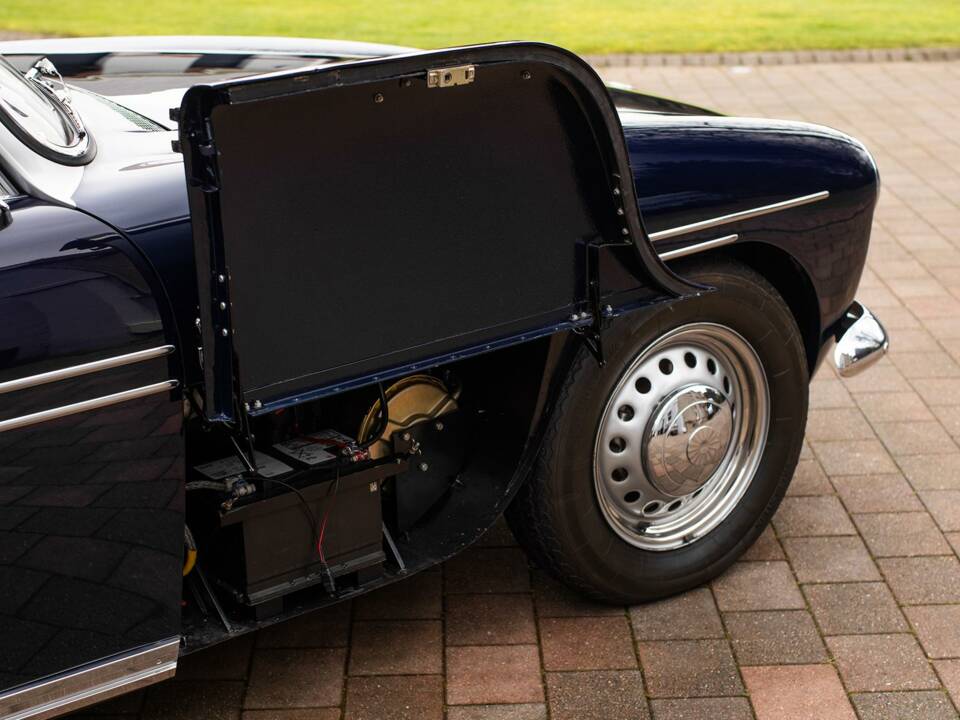 Image 30/50 of Bristol 409 (1967)