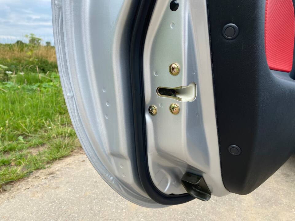 Afbeelding 11/63 van Mazda MX-5 1.6 (2004)