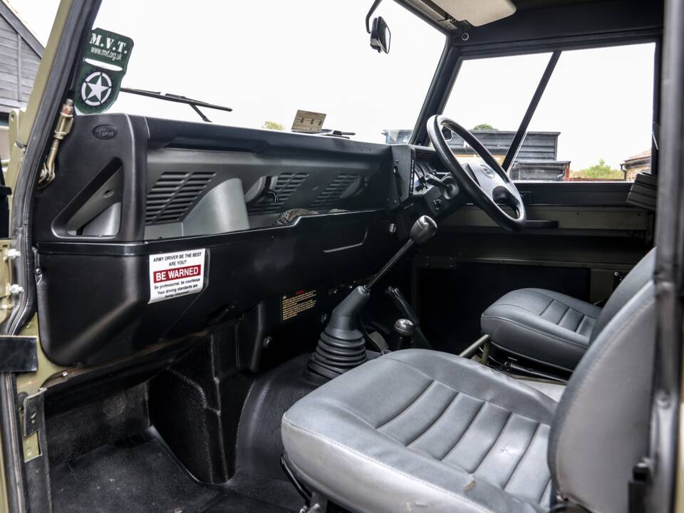 Bild 4/41 von Land Rover Defender 90 Td5 (1998)