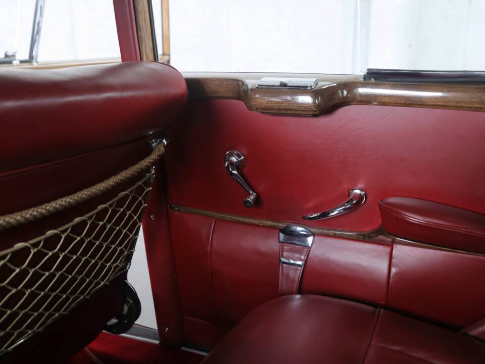 Image 34/50 de Mercedes-Benz 300 c (1956)