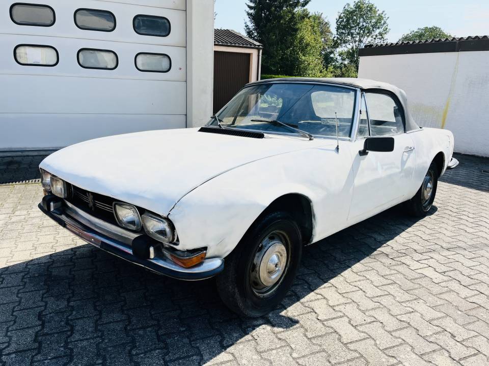 Image 2/10 of Peugeot 504 Convertible (1970)