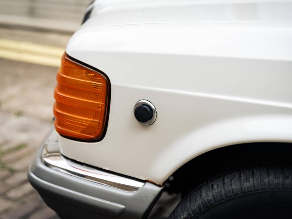 Image 11/50 of Mercedes-Benz 500 SEL (1984)