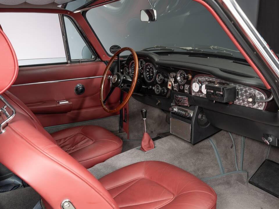 Bild 21/36 von Aston Martin DB 6 Vantage (1966)