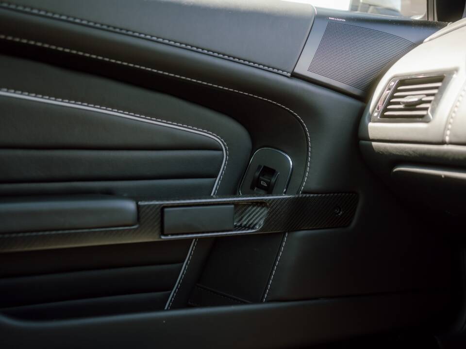 Image 65/96 of Aston Martin DB 9 GT "Bond Edition" (2015)