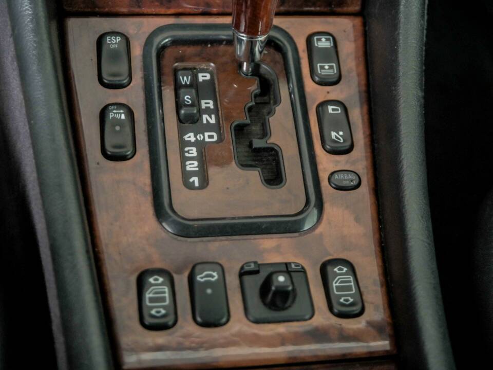 Image 34/50 of Mercedes-Benz CLK 430 (1999)