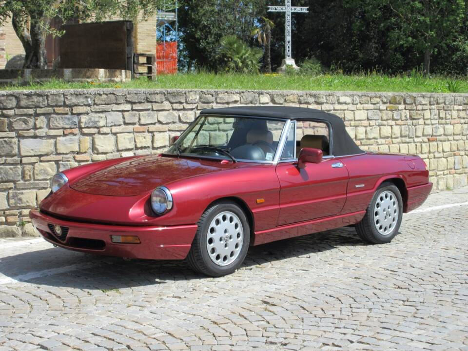 Immagine 11/26 di Alfa Romeo 2.0 Spider (1990)