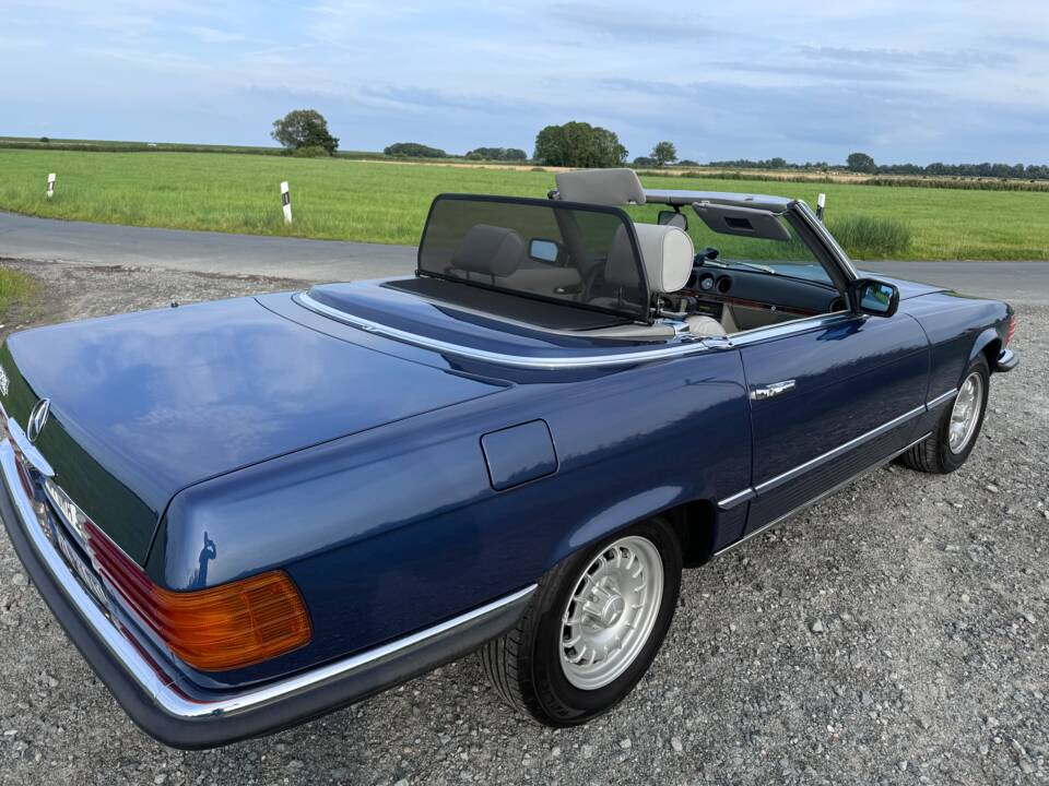 Image 10/50 de Mercedes-Benz 280 SL (1985)