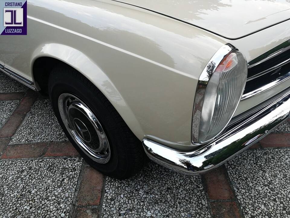 Image 18/81 of Mercedes-Benz 250 SL (1968)