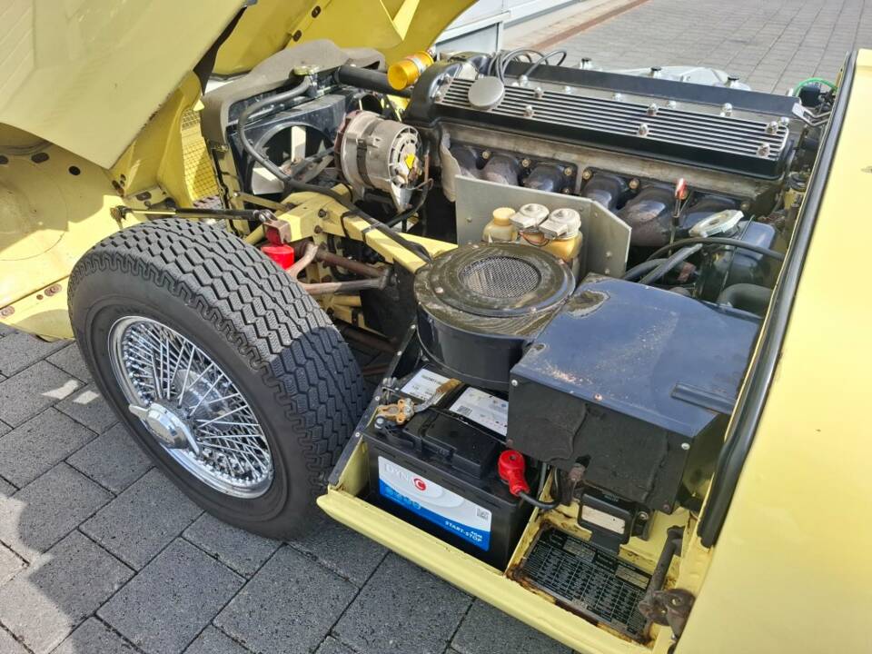 Image 10/12 de Jaguar E-Type (1969)