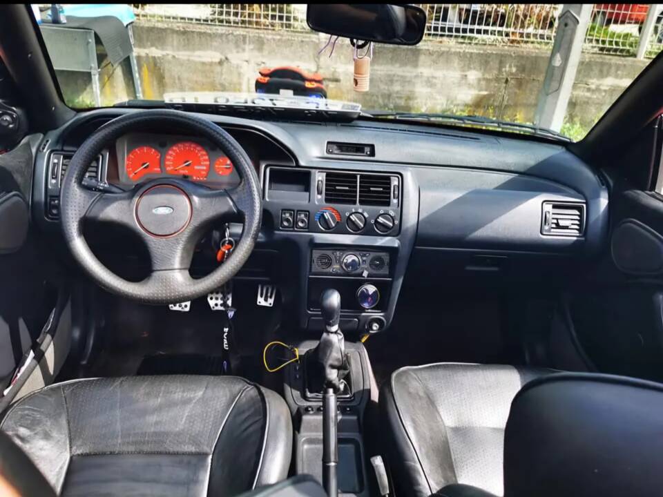 Bild 8/11 von Ford Escort 1.8 16v (1991)