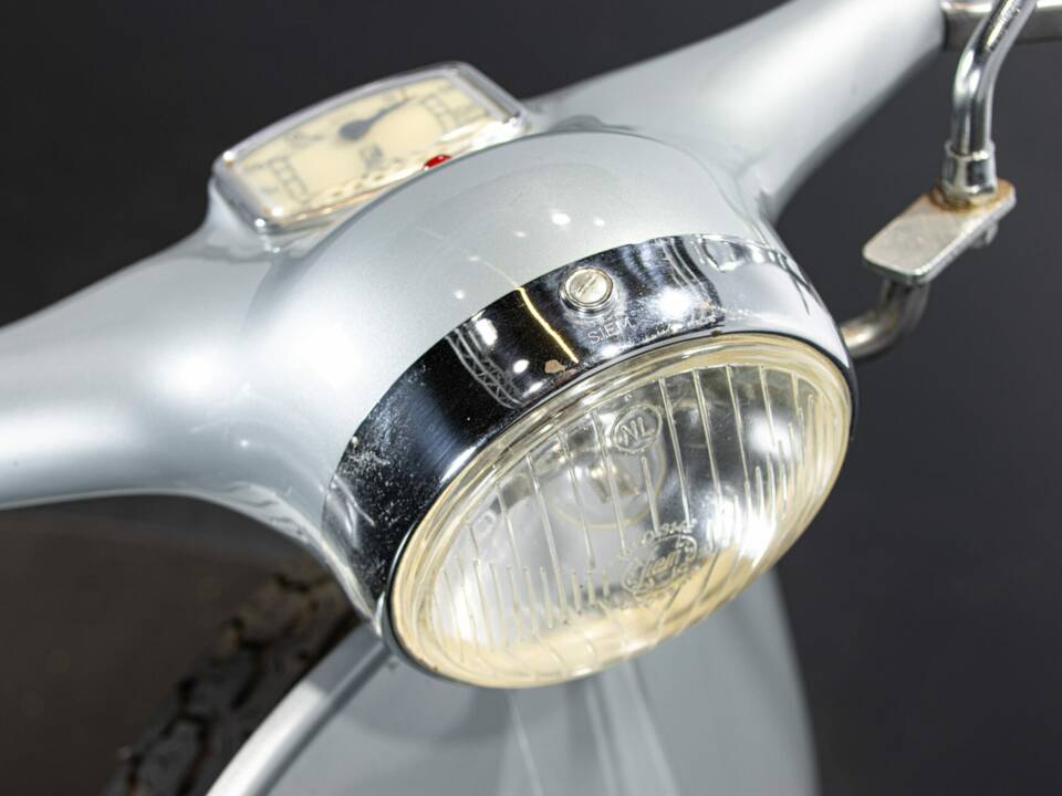 Image 37/45 de Piaggio Vespa 150 (1958)