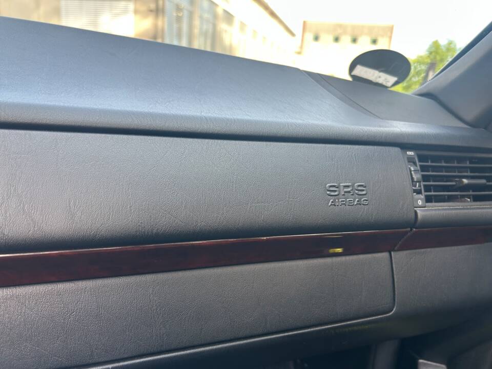 Image 18/47 of Mercedes-Benz 300 CE-24 (1992)