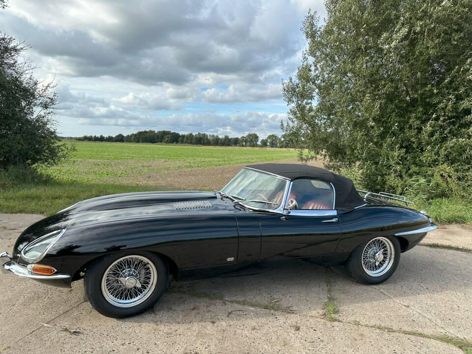Image 2/23 de Jaguar Type E 4.2 (1964)
